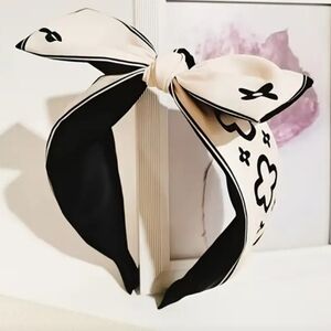 Chic Black and Cream Designer Hair Bow